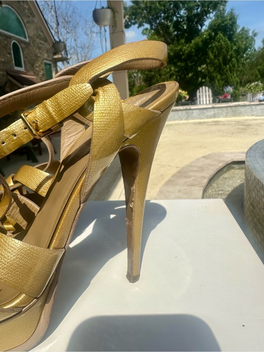 YSL Tribute 105 Sandals – Size 37.5 – Gold Patent Yak Embossed Leather - Picture 6 of 10